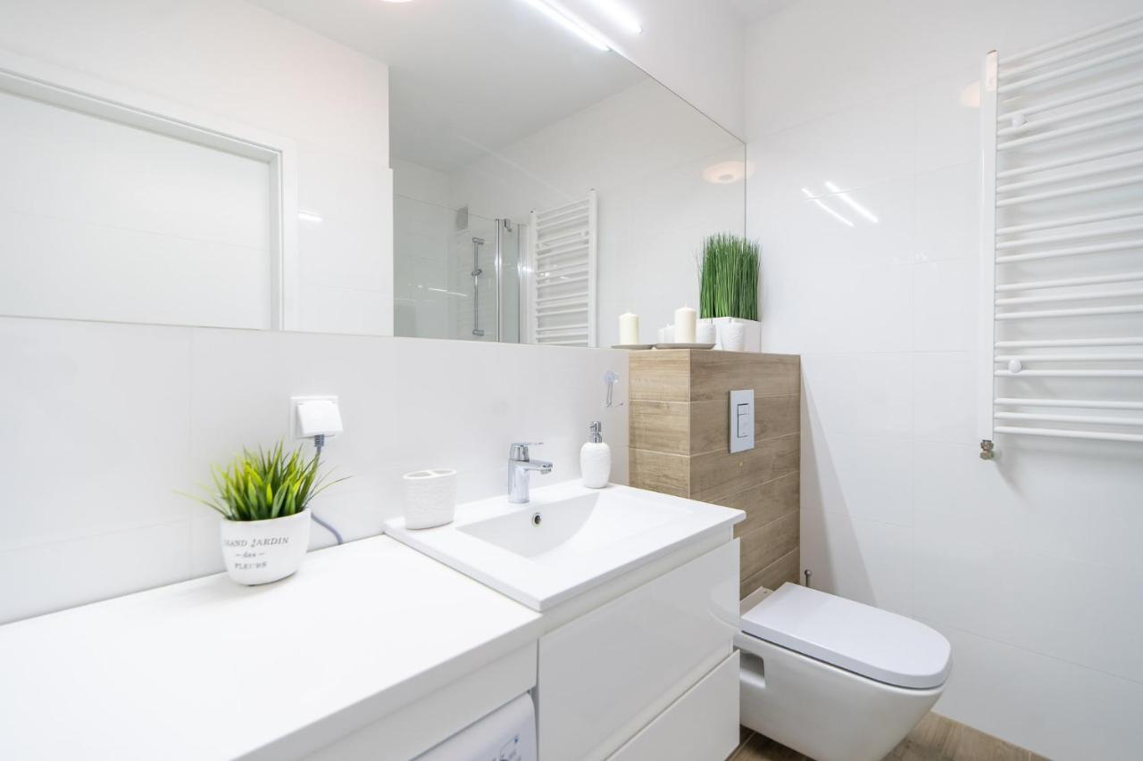 Waterline Apartamenty Kolobrzeg Bagian luar foto